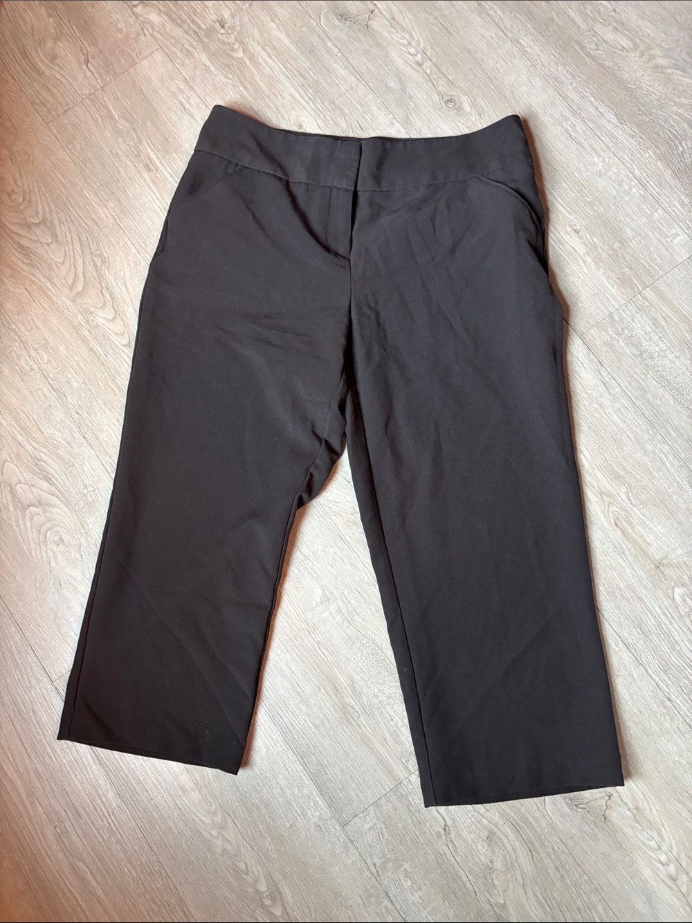 Nicole Miller Brown Cropped Ponte Capris